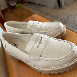 TOMS Cara Loafer in Light Sand Leather - Size 8